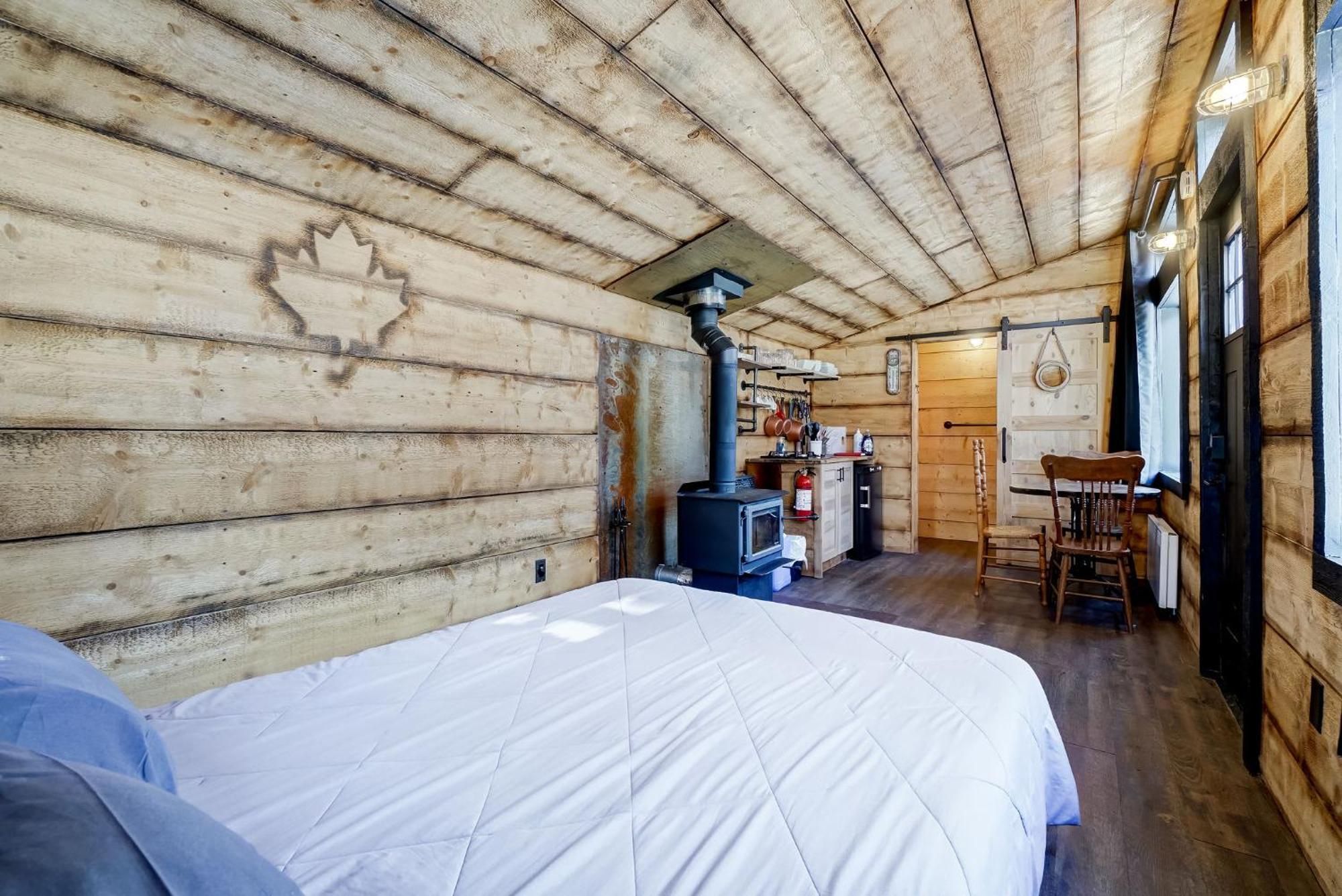 Your Cozy Cabin Retreat Saint-Remi-d'Amherst Exterior photo