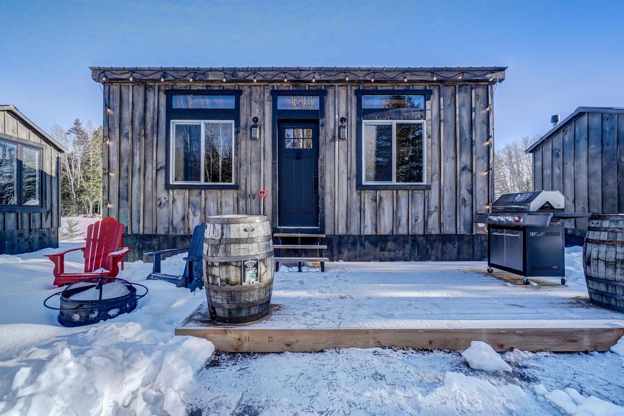 Your Cozy Cabin Retreat Saint-Remi-d'Amherst Exterior photo