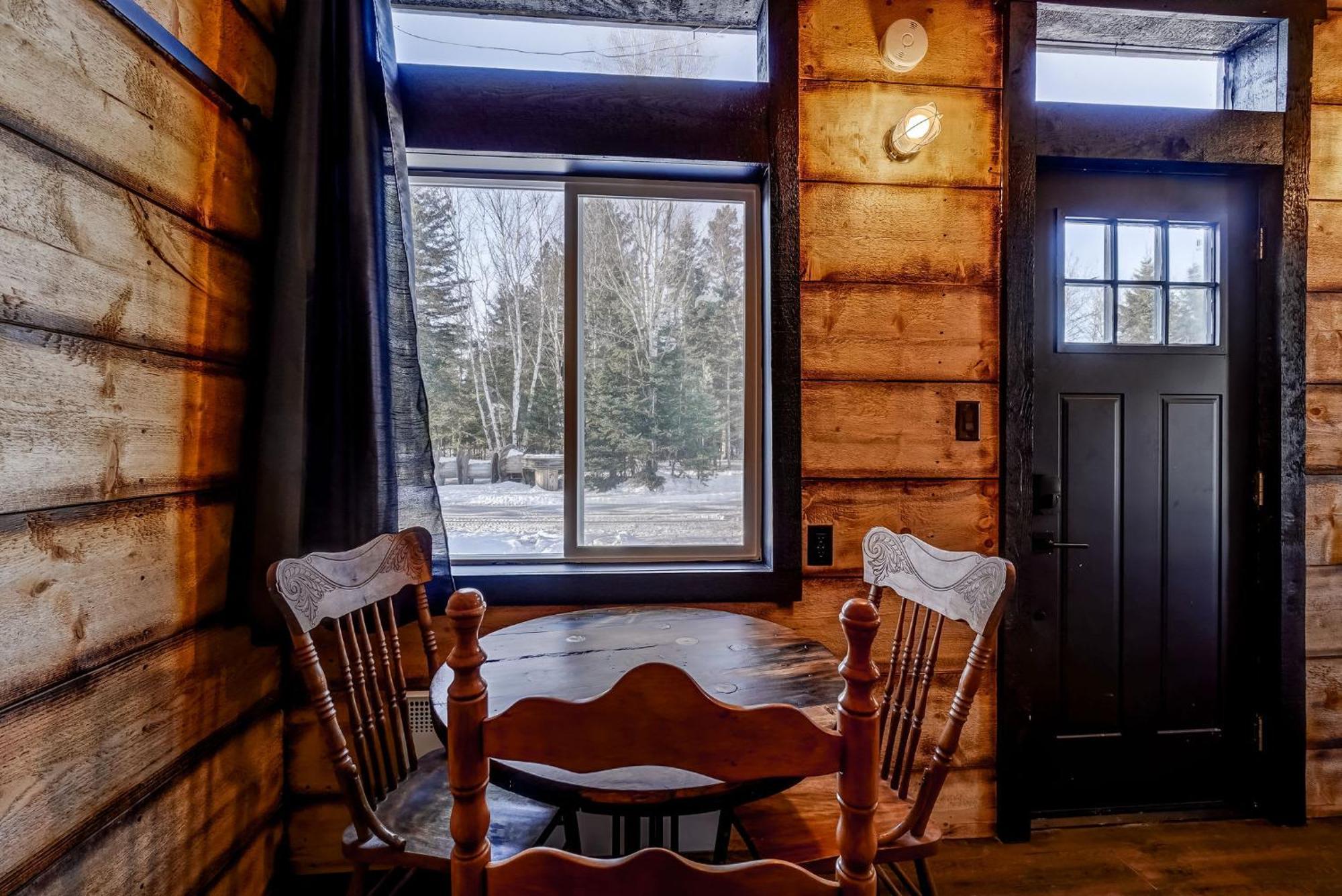 Your Cozy Cabin Retreat Saint-Remi-d'Amherst Exterior photo